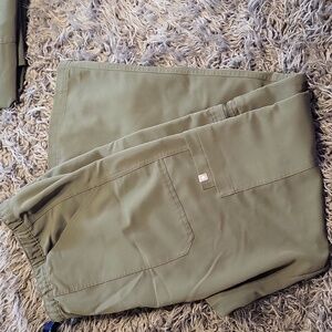 Figs mosa set. Top xxl rafela, bottom xxl short MENS, cargo bottoms